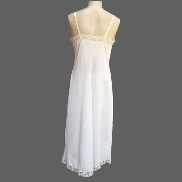 Vintage
Rogers Pleat Chiffon Lace Cutout Trim Full Slip Dress - Picture 5 of 15